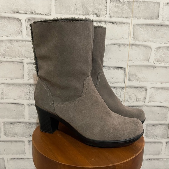 Women’s Clarks gray suede bendable Dream Moto fur booties boots fashion 6.5 - Picture 3 of 7